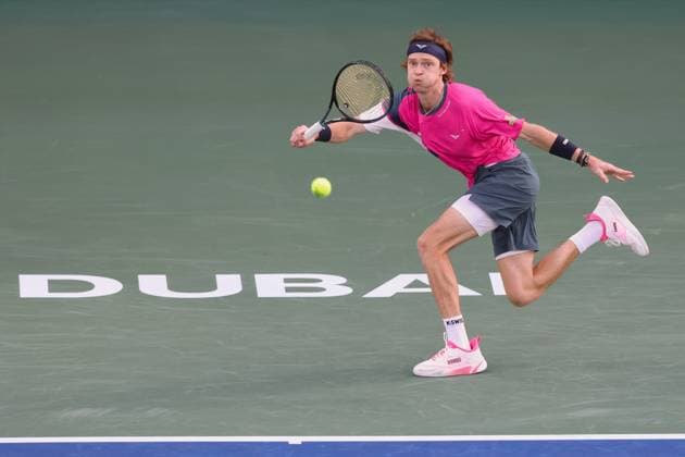 Sport Bilder des Tages Andrey Rublev, Dubai Duty Free Tennis Championships, Dubai, U.A.E. Tennis - Dubai Tennis Championships 2025 - ATP, Tennis Herren - Dubai Duty Free Tennis Stadium - Dubai - - United Arab Emirates - 25 February 2025. Copyright: xJuergenxHasenkopfx