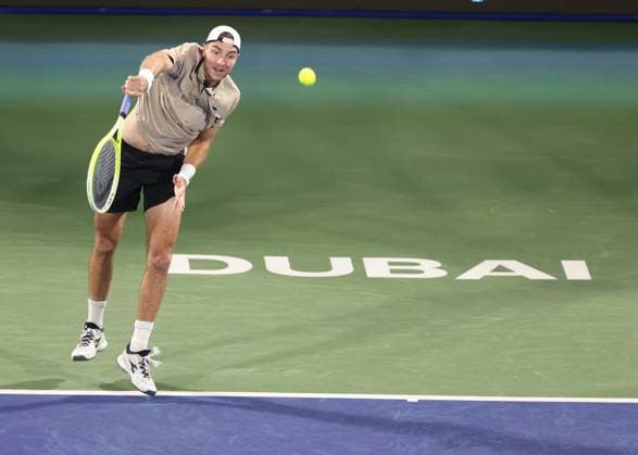 Jan-Lennard Struff (GER), Dubai Duty Free Tennis Championships, Dubai, U.A.E. Tennis - Dubai Tennis Championships 2025 - ATP, Tennis Herren - Dubai Duty Free Tennis Stadium - Dubai - - United Arab Emirates - 25 February 2025. Copyright: xJuergenxHasenkopfx