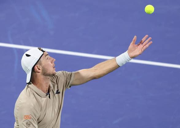 Jan-Lennard Struff (GER), Dubai Duty Free Tennis Championships, Dubai, U.A.E. Tennis - Dubai Tennis Championships 2025 - ATP, Tennis Herren - Dubai Duty Free Tennis Stadium - Dubai - - United Arab Emirates - 25 February 2025. Copyright: xJuergenxHasenkopfx