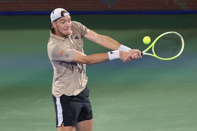 Jan-Lennard Struff (GER), Dubai Duty Free Tennis Championships, Dubai, U.A.E. Tennis - Dubai Tennis Championships 2025 - ATP, Tennis Herren - Dubai Duty Free Tennis Stadium - Dubai - - United Arab Emirates - 25 February 2025. Copyright: xJuergenxHasenkopfx