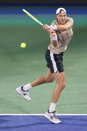 Jan-Lennard Struff (GER), Dubai Duty Free Tennis Championships, Dubai, U.A.E. Tennis - Dubai Tennis Championships 2025 - ATP, Tennis Herren - Dubai Duty Free Tennis Stadium - Dubai - - United Arab Emirates - 25 February 2025. Copyright: xJuergenxHasenkopfx