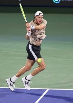 Jan-Lennard Struff (GER), Dubai Duty Free Tennis Championships, Dubai, U.A.E. Tennis - Dubai Tennis Championships 2025 - ATP, Tennis Herren - Dubai Duty Free Tennis Stadium - Dubai - - United Arab Emirates - 25 February 2025. Copyright: xJuergenxHasenkopfx