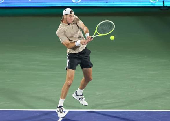 Jan-Lennard Struff (GER), Dubai Duty Free Tennis Championships, Dubai, U.A.E. Tennis - Dubai Tennis Championships 2025 - ATP, Tennis Herren - Dubai Duty Free Tennis Stadium - Dubai - - United Arab Emirates - 25 February 2025. Copyright: xJuergenxHasenkopfx