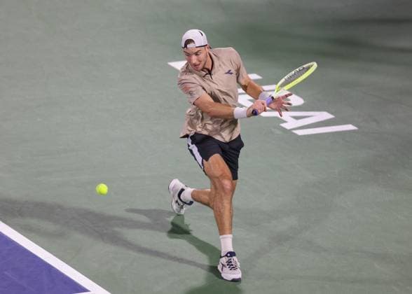 Jan-Lennard Struff (GER), Dubai Duty Free Tennis Championships, Dubai, U.A.E. Tennis - Dubai Tennis Championships 2025 - ATP, Tennis Herren - Dubai Duty Free Tennis Stadium - Dubai - - United Arab Emirates - 25 February 2025. Copyright: xJuergenxHasenkopfx