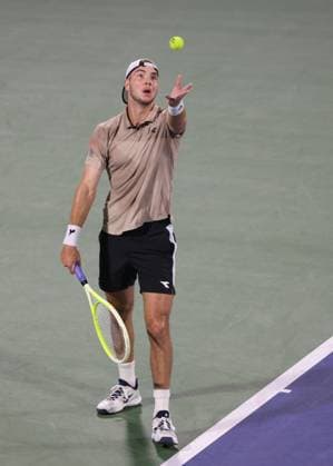 Jan-Lennard Struff (GER), Dubai Duty Free Tennis Championships, Dubai, U.A.E. Tennis - Dubai Tennis Championships 2025 - ATP, Tennis Herren - Dubai Duty Free Tennis Stadium - Dubai - - United Arab Emirates - 25 February 2025. Copyright: xJuergenxHasenkopfx