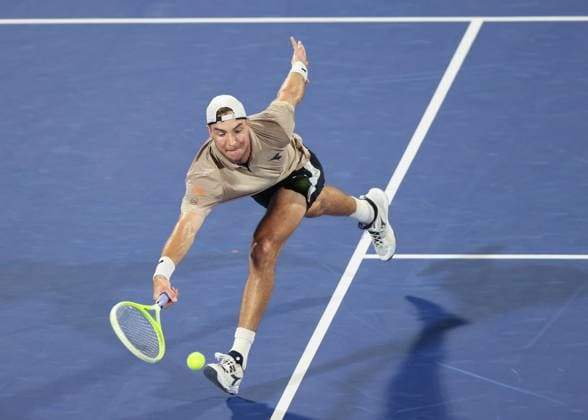 Jan-Lennard Struff (GER), Dubai Duty Free Tennis Championships, Dubai, U.A.E. Tennis - Dubai Tennis Championships 2025 - ATP, Tennis Herren - Dubai Duty Free Tennis Stadium - Dubai - - United Arab Emirates - 25 February 2025. Copyright: xJuergenxHasenkopfx