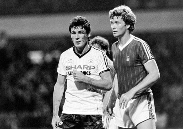 Archivbilder der Woche SPORT KW09 820901 Football, Division One, England: Nottingham Forest - Manchester United, ManU Frank Stapleton of Manchester United, Willie Young of Nottingham Forest. Photo: BILDBYRAN D178_04 D178_04 scanx football soccer fotboll english Division One Nottingham Manchester United season 1982-1983 1982-83 1982 83 1982 bbeng dia *** 820901 Football, Division One, England Nottingham Forest Manchester United Frank Stapleton of Manchester United, Willie Young of Nottingham Forest Photo BILDBYRAN D178 04 D178 04 scanx football soccer fotboll english Division One Nottingham Manchester United season 1982 1983 1982 83 1982 83 1982 bbeng dia  Copyright: BILDBYRAN BB820901BB040