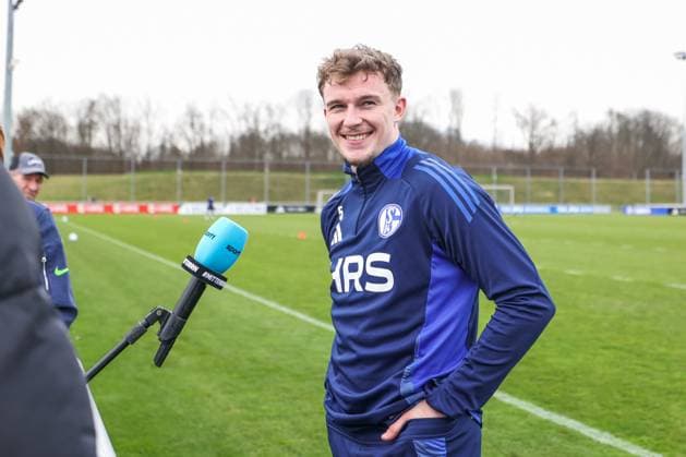 25.02.2025, Fussball, Saison 2024 2025, 2. Bundesliga, Training FC Schalke 04, Derry John Murkin (FC Schalke 04) Gelsenkirchen NRW Deutschland xRHR-FOTO TRx *** 25 02 2025, Football, Season 2024 2025, 2 Bundesliga, Training FC Schalke 04, Derry John Murkin FC Schalke 04 Gelsenkirchen NRW Germany xRHR PHOTO TRx Copyright: TimxRehbein RHR-FOTOx RHR-FOTO TR