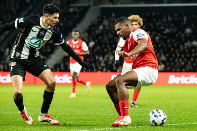 FOOTBALL : SCO Angers vs Stade de Reims - Coupe de France - Quart de Finale - 25 02 2025 Sergio Akieme (Stade de Reims) Yassin Belkhdim (SCO ANGERS) AngersFrance  Copyright: xBaptistexAutissierx