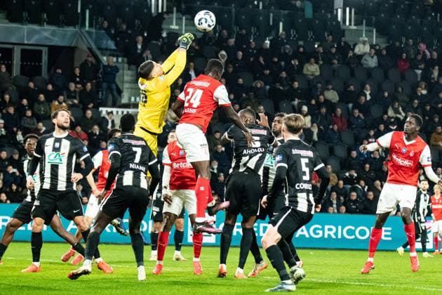 FOOTBALL : SCO Angers vs Stade de Reims - Coupe de France - Quart de Finale - 25 02 2025 Melvin Zinga (ANGERS SCO) Mory Gbane (Stade de Reims) AngersFrance  Copyright: xBaptistexAutissierx