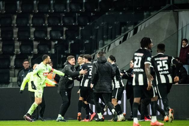 FOOTBALL : SCO Angers vs Stade de Reims - Coupe de France - Quart de Finale - 25 02 2025 Tension en Yehvann Diouf (Stade de Reims) et les joueurs du SCO Angers AngersFrance  Copyright: xBaptistexAutissierx