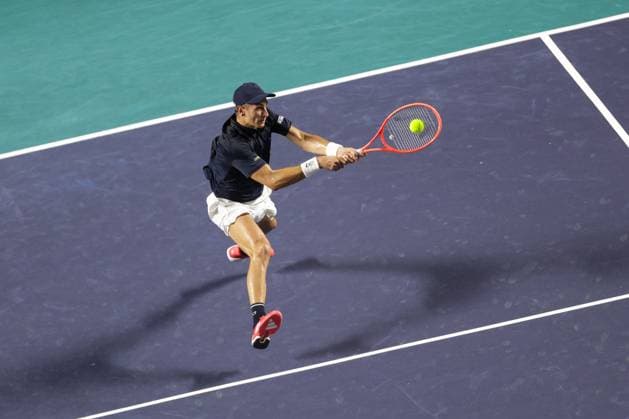 (250226) -- ACAPULCO, Feb. 26, 2025 -- Matteo Arnaldi of Italy hits a return during the men s singles round of 32 match against Alexander Zverev of Germany at the 2025 ATP, Tennis Herren Mexican Open tennis tournament in Acapulco, Mexico, Feb. 25, 2025. (Photo by Xinhua) (SP)MEXICO-ACAPULCO-TENNIS-ATP-MEXICAN OPEN-MEN S SINGLES FranciscoxCanedo 