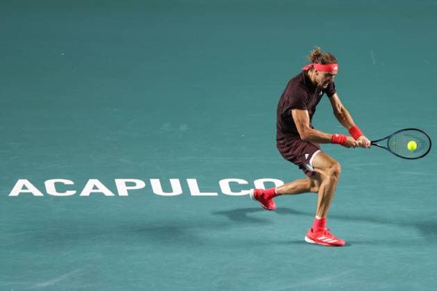 Sport Themen der Woche KW09 Sport Bilder des Tages (250226) -- ACAPULCO, Feb. 26, 2025 -- Alexander Zverev of Germany hits a return during the men s singles round of 32 match against Matteo Arnaldi of Italy at the 2025 ATP, Tennis Herren Mexican Open tennis tournament in Acapulco, Mexico, Feb. 25, 2025. (Photo by Xinhua) (SP)MEXICO-ACAPULCO-TENNIS-ATP-MEXICAN OPEN-MEN S SINGLES FranciscoxCanedo 