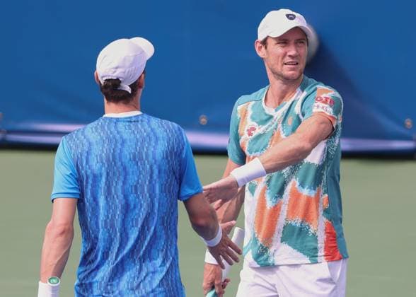Matthew Ebden und Joran Vliegen (blaues Hemd), Herren Doppel, Men s Doubles, Dubai Duty Free Tennis Championships, Dubai, U.A.E. Tennis - Dubai Tennis Championships 2025 - ATP, Tennis Herren 500 - Dubai Duty Free Tennis Stadium - Dubai - - United Arab Emirates - 26 February 2025. Copyright: xJuergenxHasenkopfx