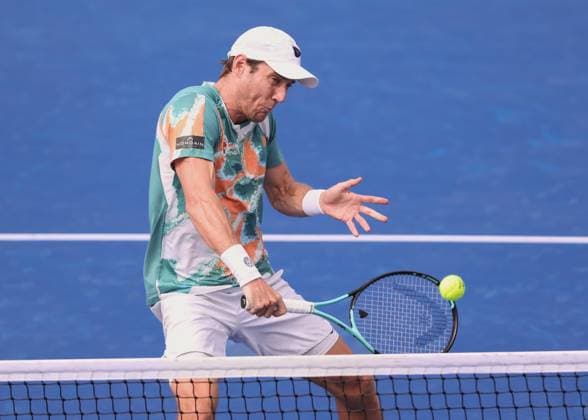 Matthew Ebden und Joran Vliegen (blaues Hemd), Herren Doppel, Men s Doubles, Dubai Duty Free Tennis Championships, Dubai, U.A.E. Tennis - Dubai Tennis Championships 2025 - ATP, Tennis Herren 500 - Dubai Duty Free Tennis Stadium - Dubai - - United Arab Emirates - 26 February 2025. Copyright: xJuergenxHasenkopfx