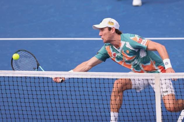 Matthew Ebden und Joran Vliegen (blaues Hemd), Herren Doppel, Men s Doubles, Dubai Duty Free Tennis Championships, Dubai, U.A.E. Tennis - Dubai Tennis Championships 2025 - ATP, Tennis Herren 500 - Dubai Duty Free Tennis Stadium - Dubai - - United Arab Emirates - 26 February 2025. Copyright: xJuergenxHasenkopfx