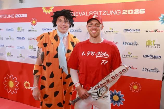 1. FC Köln 1.FC Köln, Karnevalssitzung, von links: Mathias Köbbing, Marvin Schwäbe (1. FC Köln), 25.02.2025 Bild: