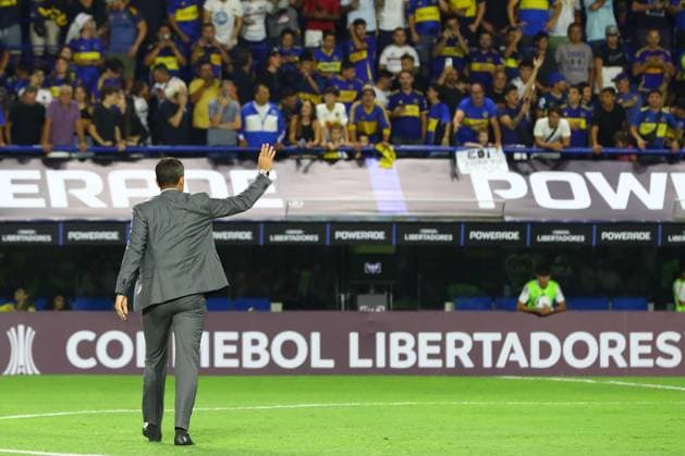 Boca Juniors head coach Fernando Gago (L) waves fans before the 2025 CONMEBOL Copa Libertadores, second leg match against Peru™s Alianza Lima, at La Bombonera stadium in Buenos Aires, on February 25, 2025. Alianza Lima qualified for the next round after eliminating Boca Juniors. BUENOS AIRES ARGENTINA *** Boca Juniors head coach Fernando Gago L waves fans before the 2025 CONMEBOL Copa Libertadores, second leg match against Peru™s Alianza Lima, at La Bombonera stadium in Buenos Aires, on February 25, 2025 Alianza Lima qualified for the next round after eliminating Boca Juniors BUENOS AIRES ARGENTINA Copyright: xALEJANDROxPAGNIx