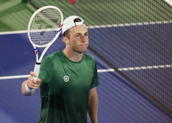 Tallon Griekspoor winkt und bedankt sich bei den Zuschauern, Fans nach dem Sieg, Dubai Duty Free Tennis Championships, Dubai, U.A.E. Tennis - Dubai Tennis Championships 2025 - ATP, Tennis Herren 500 - Dubai Duty Free Tennis Stadium - Dubai - - United Arab Emirates - 26 February 2025. Copyright: xJuergenxHasenkopfx