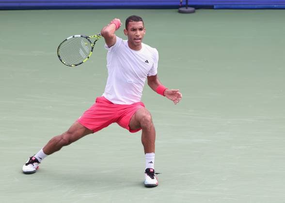 Felix Auger-Aliassime (CAN), Dubai Duty Free Tennis Championships, Dubai, U.A.E. Tennis - Dubai Tennis Championships 2025 - ATP, Tennis Herren 500 - Dubai Duty Free Tennis Stadium - Dubai - - United Arab Emirates - 26 February 2025. Copyright: xJuergenxHasenkopfx