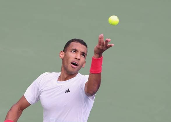 Felix Auger-Aliassime (CAN), Dubai Duty Free Tennis Championships, Dubai, U.A.E. Tennis - Dubai Tennis Championships 2025 - ATP, Tennis Herren 500 - Dubai Duty Free Tennis Stadium - Dubai - - United Arab Emirates - 26 February 2025. Copyright: xJuergenxHasenkopfx