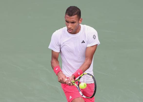 Felix Auger-Aliassime (CAN), Dubai Duty Free Tennis Championships, Dubai, U.A.E. Tennis - Dubai Tennis Championships 2025 - ATP, Tennis Herren 500 - Dubai Duty Free Tennis Stadium - Dubai - - United Arab Emirates - 26 February 2025. Copyright: xJuergenxHasenkopfx