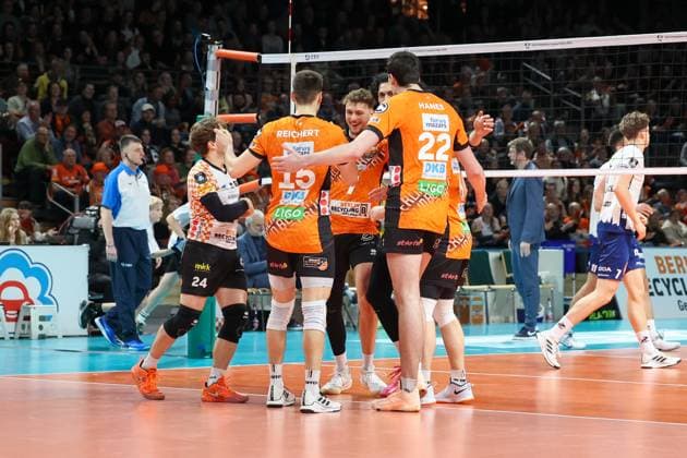 Jubel der BRVolleys,BR Volleys vs SVG Lüneburg Champions League Playoffs Rückspiel, 2025_02_26 Berlin Berlin Land Copyright: xFootxBowl ThomasxSobotzkix