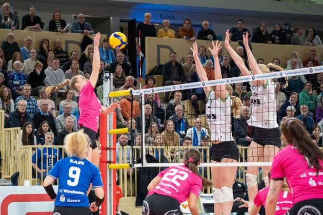 26.02.2025, xhfmx, Volleyball 1.Bundesliga Damen, VC Wiesbaden - USC Münster v.l. Tanja Großer (VC Wiesbaden) mit dem Schlagball (DFL DFB REGULATIONS PROHIBIT ANY USE OF PHOTOGRAPHS as IMAGE SEQUENCES and or QUASI-VIDEO) Wiesbaden