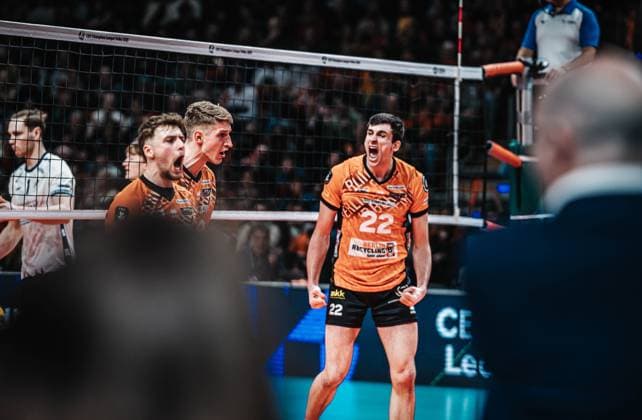 Volleyball Herren Saison 2024 2025 CEV Champions League 2025 Playoffs CLVM 92 Berlin Recycling Volleys vs. SVG Lüneburg 26.02.2025 Jake Hanes ( 22 BERLIN RECYCLING Volleys) jubelt Berlin Max-Schmeling-Halle Berlin Deutschland