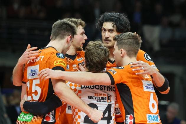 BR Volleys , Freude über den Punktgewinn, BR Volleys vs SVG Lüneburg Champions League Playoffs Rückspiel, 2025_02_26 Berlin Berlin Land Copyright: xFootxBowl ThomasxSobotzkix