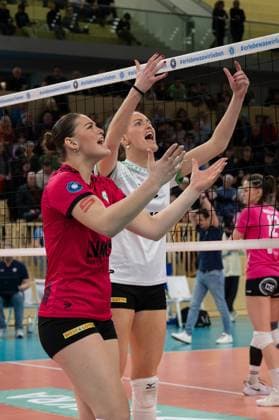 26.02.2025, xhfmx, Volleyball 1.Bundesliga Damen, VC Wiesbaden - USC Münster v.l. Pippa Molenaar (USC Münster), Marije ten Brinke (USC Münster) (DFL DFB REGULATIONS PROHIBIT ANY USE OF PHOTOGRAPHS as IMAGE SEQUENCES and or QUASI-VIDEO) Wiesbaden