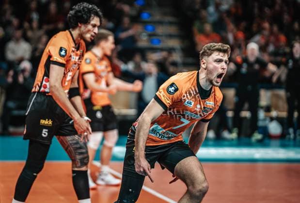 Volleyball Herren Saison 2024 2025 CEV Champions League 2025 Playoffs CLVM 92 Berlin Recycling Volleys vs. SVG Lüneburg 26.02.2025 Simon Plaskie ( 7 BERLIN RECYCLING Volleys) jubelt Berlin Max-Schmeling-Halle Berlin Deutschland