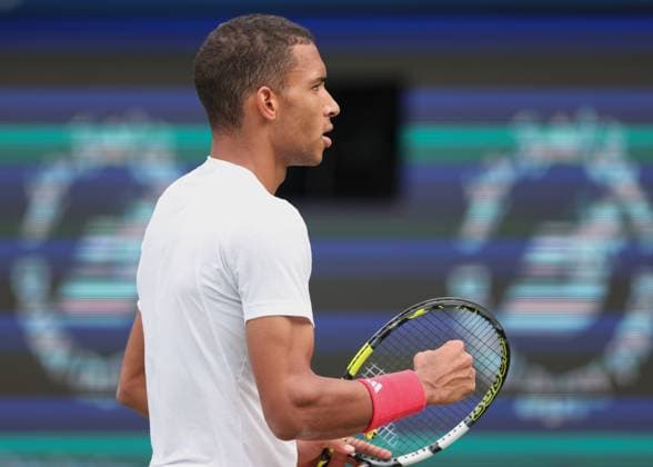 Felix Auger-Aliassime (CAN) macht die Faust und jubelt,Jubel,Freude,Emotion, Dubai Duty Free Tennis Championships, Dubai, U.A.E. Copyright: xJuergenxHasenkopfx