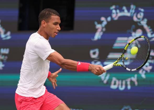 Felix Auger-Aliassime (CAN), Dubai Duty Free Tennis Championships, Dubai, U.A.E. Tennis - Dubai Tennis Championships 2025 - ATP, Tennis Herren 500 - Dubai Duty Free Tennis Stadium - Dubai - - United Arab Emirates - 27 February 2025. Copyright: xJuergenxHasenkopfx