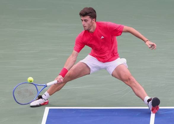 Luca Nardi (ITA), Dubai Duty Free Tennis Championships, Dubai, U.A.E. Tennis - Dubai Tennis Championships 2025 - ATP, Tennis Herren 500 - Dubai Duty Free Tennis Stadium - Dubai - - United Arab Emirates - 27 February 2025. Copyright: xJuergenxHasenkopfx