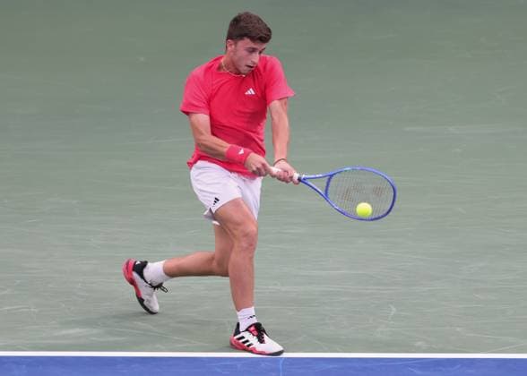 Luca Nardi (ITA), Dubai Duty Free Tennis Championships, Dubai, U.A.E. Tennis - Dubai Tennis Championships 2025 - ATP, Tennis Herren 500 - Dubai Duty Free Tennis Stadium - Dubai - - United Arab Emirates - 27 February 2025. Copyright: xJuergenxHasenkopfx