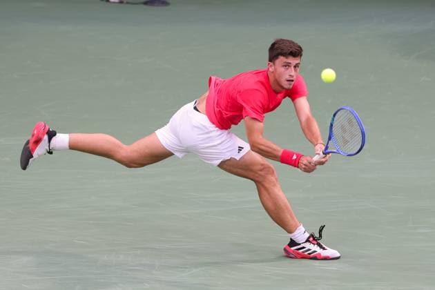 Luca Nardi (ITA), Dubai Duty Free Tennis Championships, Dubai, U.A.E. Tennis - Dubai Tennis Championships 2025 - ATP, Tennis Herren 500 - Dubai Duty Free Tennis Stadium - Dubai - - United Arab Emirates - 27 February 2025. Copyright: xJuergenxHasenkopfx