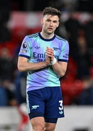 Nottingham, England, 26th February 2025. Kieran Tierney of Arsenal applauds fans at full time following the Premier League match at the City Ground, Nottingham. Picture credit should read: Cody Froggatt Sportimage EDITORIAL USE ONLY. No use with unauthorised audio, video, data, fixture lists, club league logos or live services. Online in-match use limited to 120 images, no video emulation. No use in betting, games or single club league player publications. SPI_106_CF_Forest_Arsenal_SPI-3704_106 SPI-3704-0104