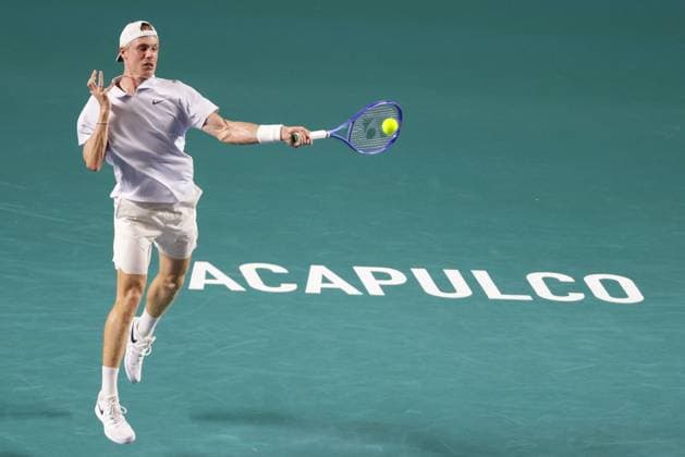 (250228) -- ACAPULCO, Feb. 28, 2025 -- Denis Shapovalov of Canada hits a return during the singles quarterfinal match against Marcos Giron of the United States at the 2025 ATP, Tennis Herren Mexican Open tennis tournament in Acapulco, Mexico, Feb. 27, 2025. (Photo by Francisco Canedo Xinhua) (SP)MEXICO-ACAPULCO-TENNIS-ATP-MEXICAN OPEN-SINGLES-QUARTERFINAL FranciscoxCa?edo 