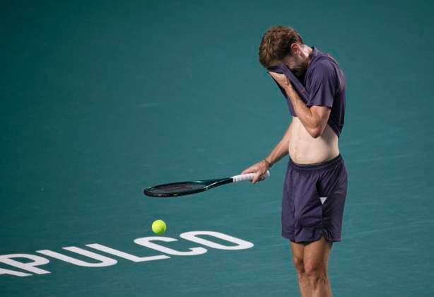 (250228) -- ACAPULCO, Feb. 28, 2025 -- David Goffin of Belgium wipes sweat during the singles quarterfinal match against Nakashima Brandon of the United States at the 2025 ATP, Tennis Herren Mexican Open tennis tournament in Acapulco, Mexico, Feb. 27, 2025. ) (SP)MEXICO-ACAPULCO-TENNIS-ATP-MEXICAN OPEN-SINGLES-QUARTERFINAL LixMengxin 