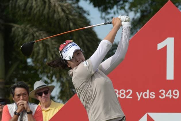 (250228) -- SINGAPORE, Feb. 28, 2025 -- Kim A Lim of South Korea tees off during the second round of the HSBC Women s Golf World Championship, WM, Weltmeisterschaft held in Singapore s Sentosa Golf Club on Feb. 28, 2025. (Photo by Xinhua) (SP)SINGAPORE-GOLF-WOMEN S WORLD CHAMPIONSHIP ThenxChihxWey 