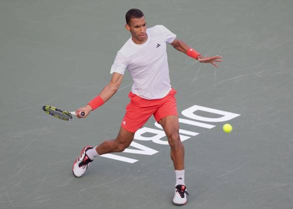 Sport Bilder des Tages Felix Auger-Aliassime (CAN), Dubai Duty Free Tennis Championships, Dubai, U.A.E. Tennis - Dubai Tennis Championships 2025 - ATP, Tennis Herren 500 - Dubai Duty Free Tennis Stadium - Dubai - - United Arab Emirates - 28 February 2025. Copyright: xJuergenxHasenkopfx