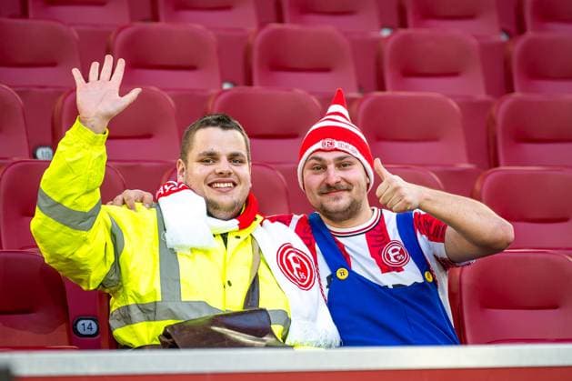 28.02.2025, Fussball: 2. Bundesliga, Saison 2024 2025, 24. Spieltag, Fortuna Duesseldorf - SpVgg Greuther Fuerth in der Merkur Spiel Arena in Duesseldorf. Karneval im Stadion. Wichtiger Hinweis: Gemaess den Vorgaben der DFL Deutsche Fussball Liga bzw. des DFB Deutscher Fussball-Bund ist es untersagt, in dem Stadion und oder vom Spiel angefertigte Fotoaufnahmen in Form von Sequenzbildern und oder videoaehnlichen Fotostrecken zu verwerten bzw. verwerten zu lassen. Foto: Kirchner-Media Thomas Haesler