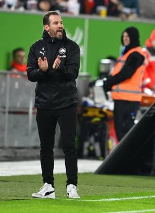 28.02.2025 - Fussball - Saison 2024 2025 - 2. Fussball - Bundesliga - 24. Spieltag: Fortuna Düsseldorf F95 - SpVgg Greuther Fürth ( Kleeblatt ) - Sportfoto Zink - xwoxzix - DFL regulations prohibit any use of photographs as image sequences and or quasi-video - only for editorial use - Jan Siewert ( Trainer SpVgg Greuther Fürth )