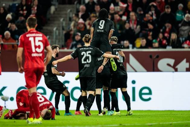 2. Fussball Bundesliga; Fortuna Düsseldorf 1895 - SpVgg Greuther Fürth; 28.02.2025 Jubel zum 1:1 durch Branimir Hrgota (SpVgg Greuther Fürth, 10) 2. Fussball Bundesliga, Fortuna Düsseldorf 1895 - SpVgg Greuther Fürth, Düsseldorf, Merkur Spiel-Arena am 28.02.2025 DFL REGULATIONS PROHIBIT ANY USE OF PHOTOGRAPHS AS IMAGE SEQUENCES AND OR QUASI-VIDEO.