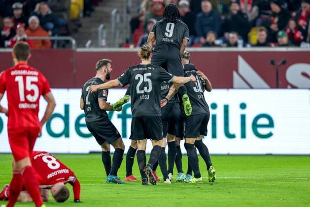 28.02.2025, Fußball, Fortuna Düsseldorf - SpVgg Greuther Fürth, 2.. Fußball Bundesliga, 24. Spieltag, Merkur Spiel-Arena, Saison 2024 2025: Torjubel nach dem 1:1 durch Branimir Hrgota (Greuther Fürth 10) DFB regulations prohibit any use of photographs as image sequences and or quasi-video. Nordrhein-Westfalen Deutschland
