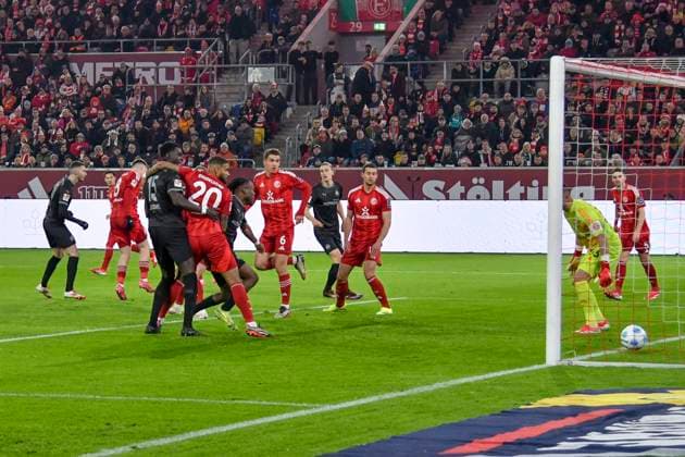 Branimir Hrgota (Greuther Fürth Fuerth 10) erzielt das Tor zum 1:1 28.02.2025 Fussball Fortuna Duesseldorf vs SpVgg Greuther Fuerth, Merkur Spiel-Arena, Duesseldorf, DFB DFL REGULATIONS PROHIBIT ANY USE OF PHOTOGRAPHS AS IMAGE SEQUENCES AND OR QUASI-VIDEO