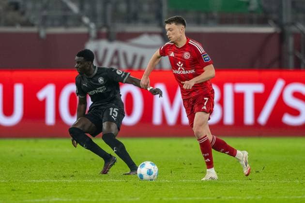 28.02.2025, Fussball: 2. Bundesliga, Saison 2024 2025, 24. Spieltag, Fortuna Duesseldorf - SpVgg Greuther Fuerth in der Merkur Spiel Arena in Duesseldorf. Wichtiger Hinweis: Gemaess den Vorgaben der DFL Deutsche Fussball Liga bzw. des DFB Deutscher Fussball-Bund ist es untersagt, in dem Stadion und oder vom Spiel angefertigte Fotoaufnahmen in Form von Sequenzbildern und oder videoaehnlichen Fotostrecken zu verwerten bzw. verwerten zu lassen. Foto: Kirchner-Media Thomas Haesler