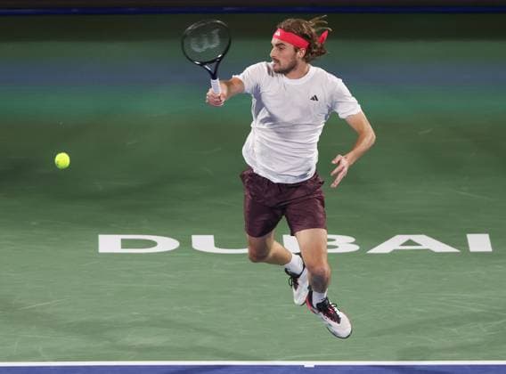 Stefanos Tsitsipas, Dubai Duty Free Tennis Championships, Dubai, U.A.E. Tennis - Dubai Tennis Championships 2025 - ATP, Tennis Herren 500 - Dubai Duty Free Tennis Stadium - Dubai - - United Arab Emirates - 28 February 2025. Copyright: xJuergenxHasenkopfx