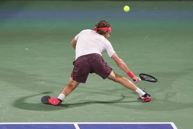 Stefanos Tsitsipas, extreme Fussstellung, Dubai Duty Free Tennis Championships, Dubai, U.A.E. Copyright: xJuergenxHasenkopfx